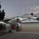 house that Trimlight Chicago put lights on