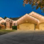 house that Trimlight Chicago put lights on