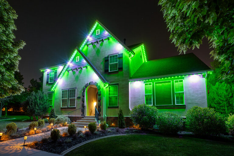 house that Trimlight Chicago put lights on